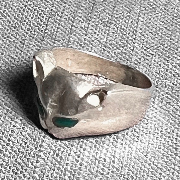 Green Eyed Cat Ring - Picture 2 of 7